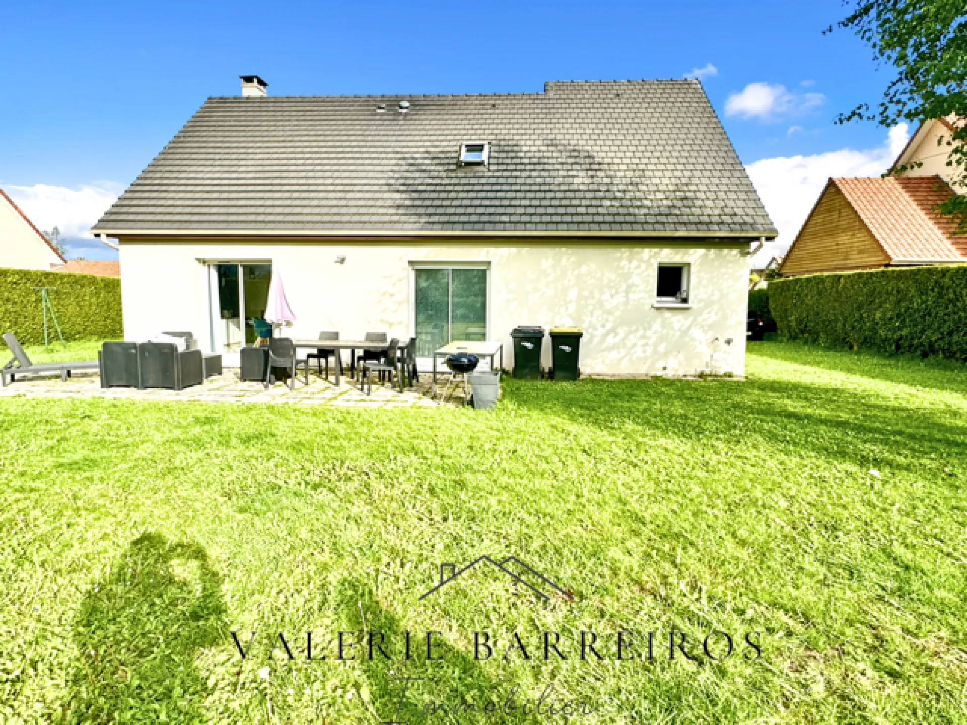 A saisir pavillon contemporain de 125 m² édifiée sur 1211 m² de terrain sur la commune de LA SAUSSAYE 27370