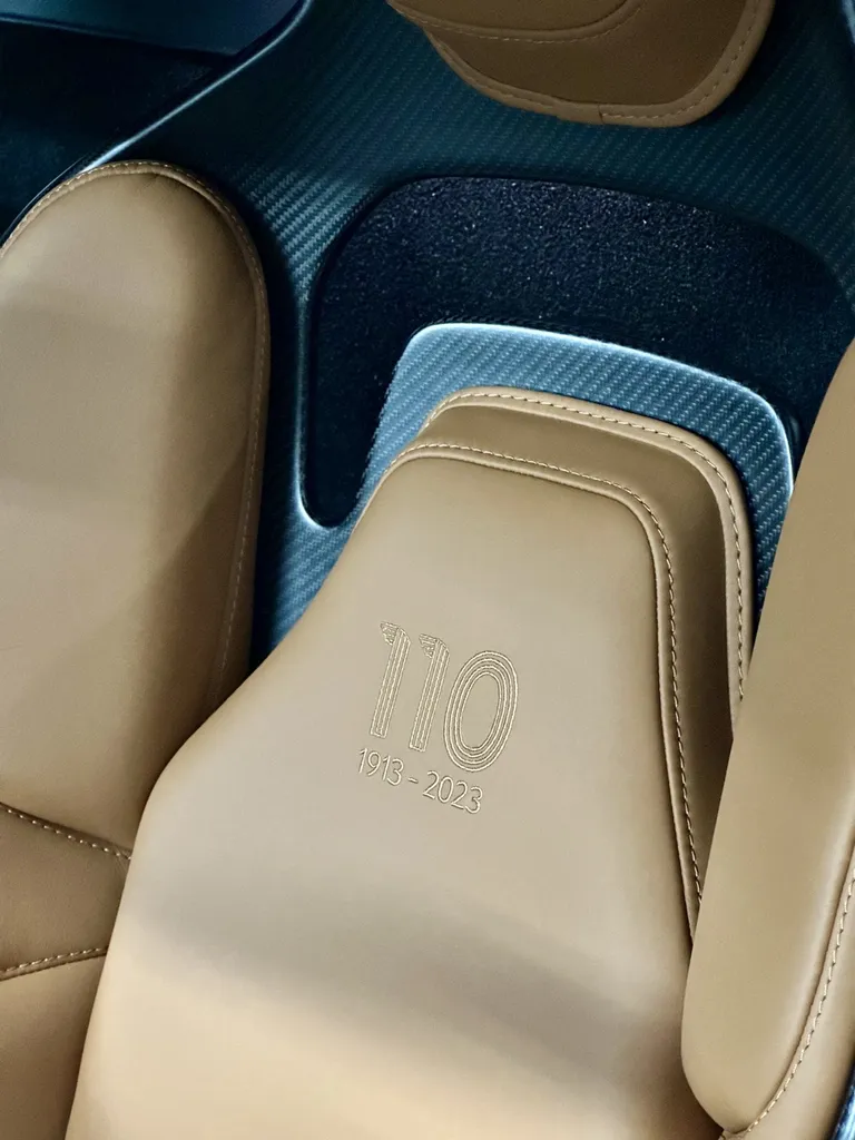 Traitement céramique Lyon protection carosserie Aston Martin Valour 