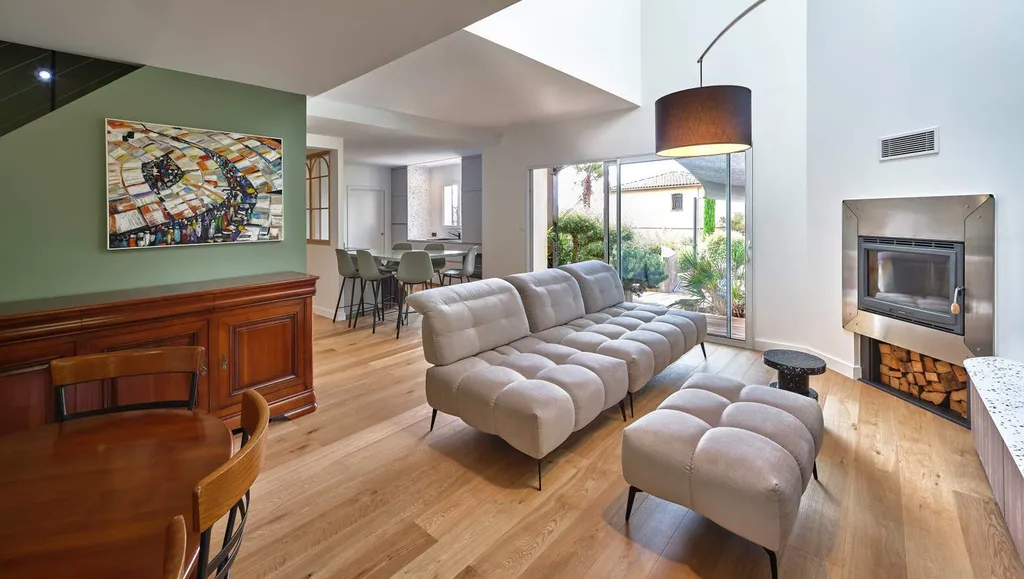 Architecte d’intérieur à L'Union pour la rénovation de villas avec matériaux biosourcés et mobilier design en plastique upcyclé