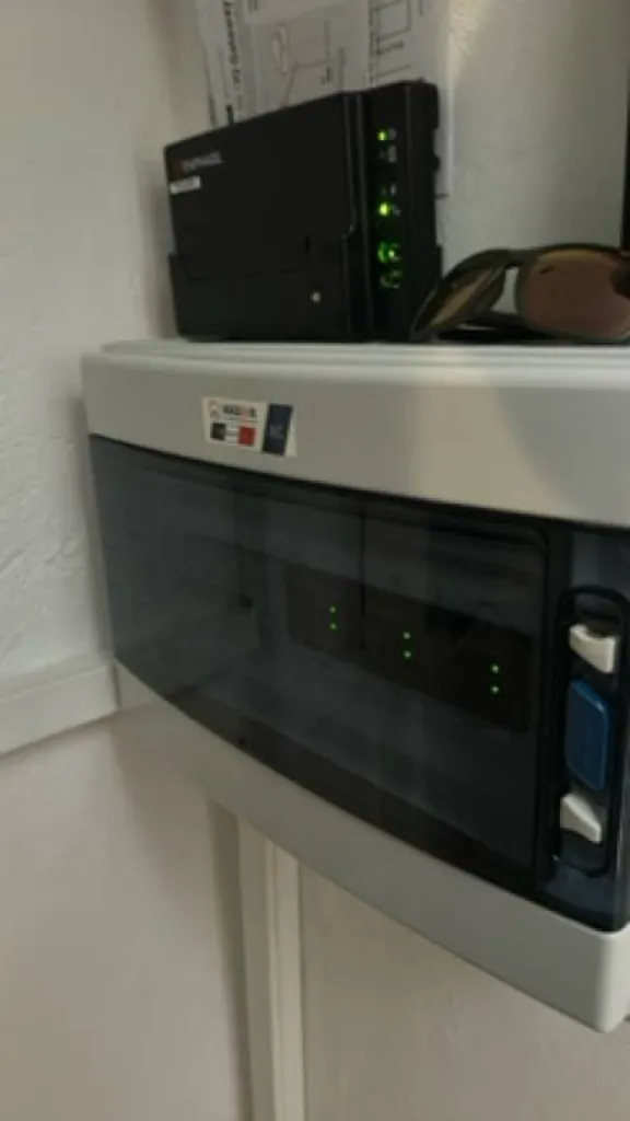 Installation de 18 panneaux photovoltaïques avec 18 micro onduleurs Enphase IQ8P à partir de 15 990€