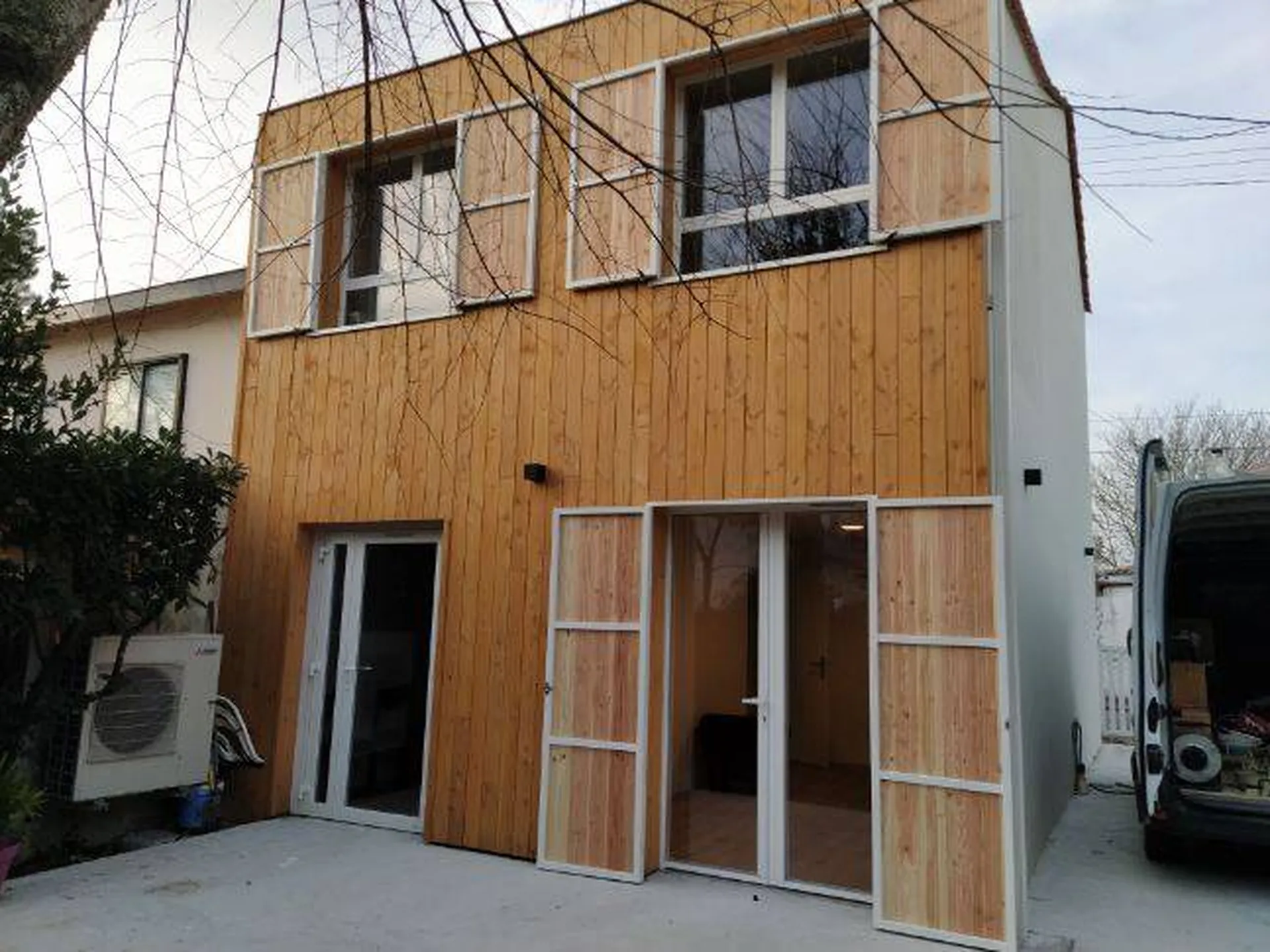 Vue d'ensemble Volets en cours de pose Cabinet Médical Talence