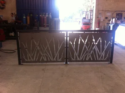 FABRICATION GARDE CORPS AVEC MOTIF PERSONNALISE  OXYCOUPES FOS SUR MER 13