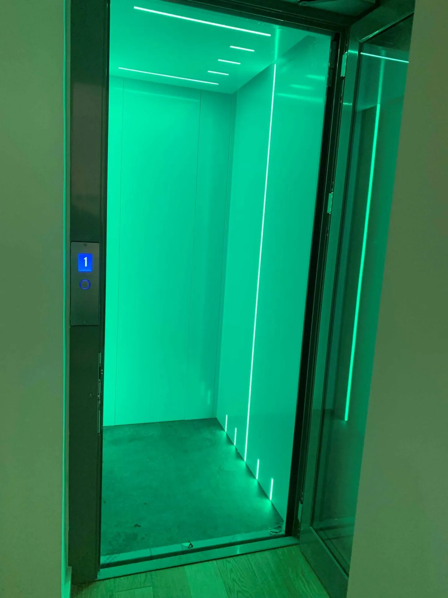 ascenseur de maison noouveau modèle ou installé depuis 10 ans, le dépannage est assuré par les équipes Oval'Access sur tout PACA ascenseur de maison noouveau modèle ou installé depuis 10 ans, le dépannage est assuré par les équipes Oval'Access sur tout PACA