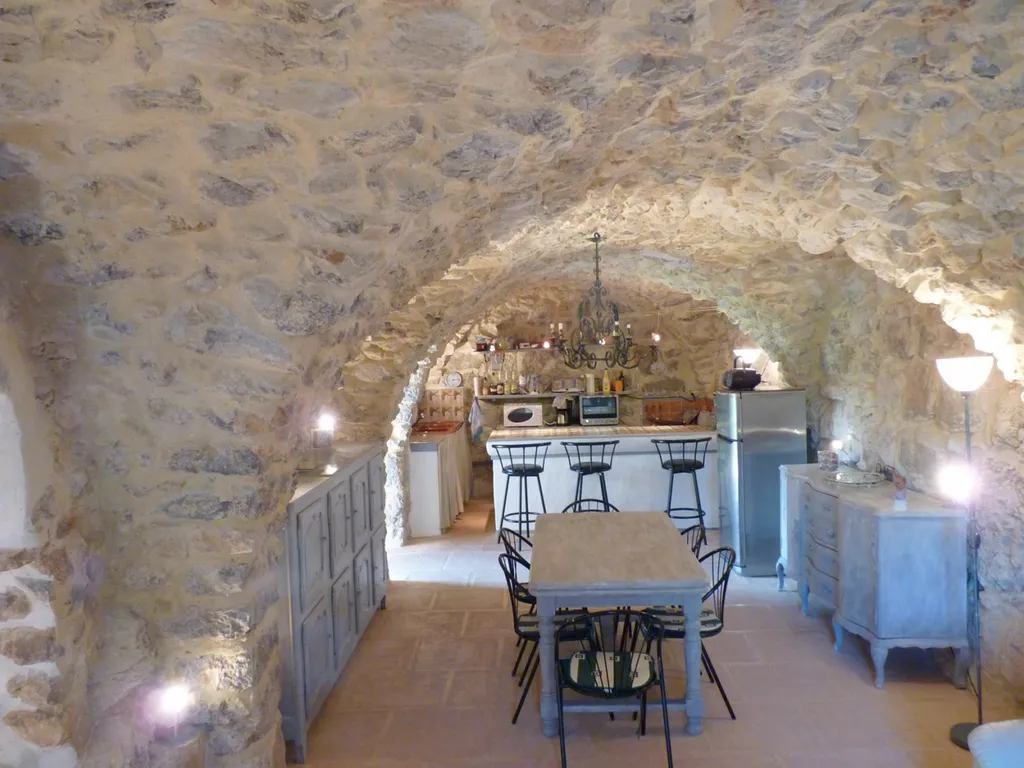 En Drôme provençale, à vendre, beau mas de caractère avec piscine    