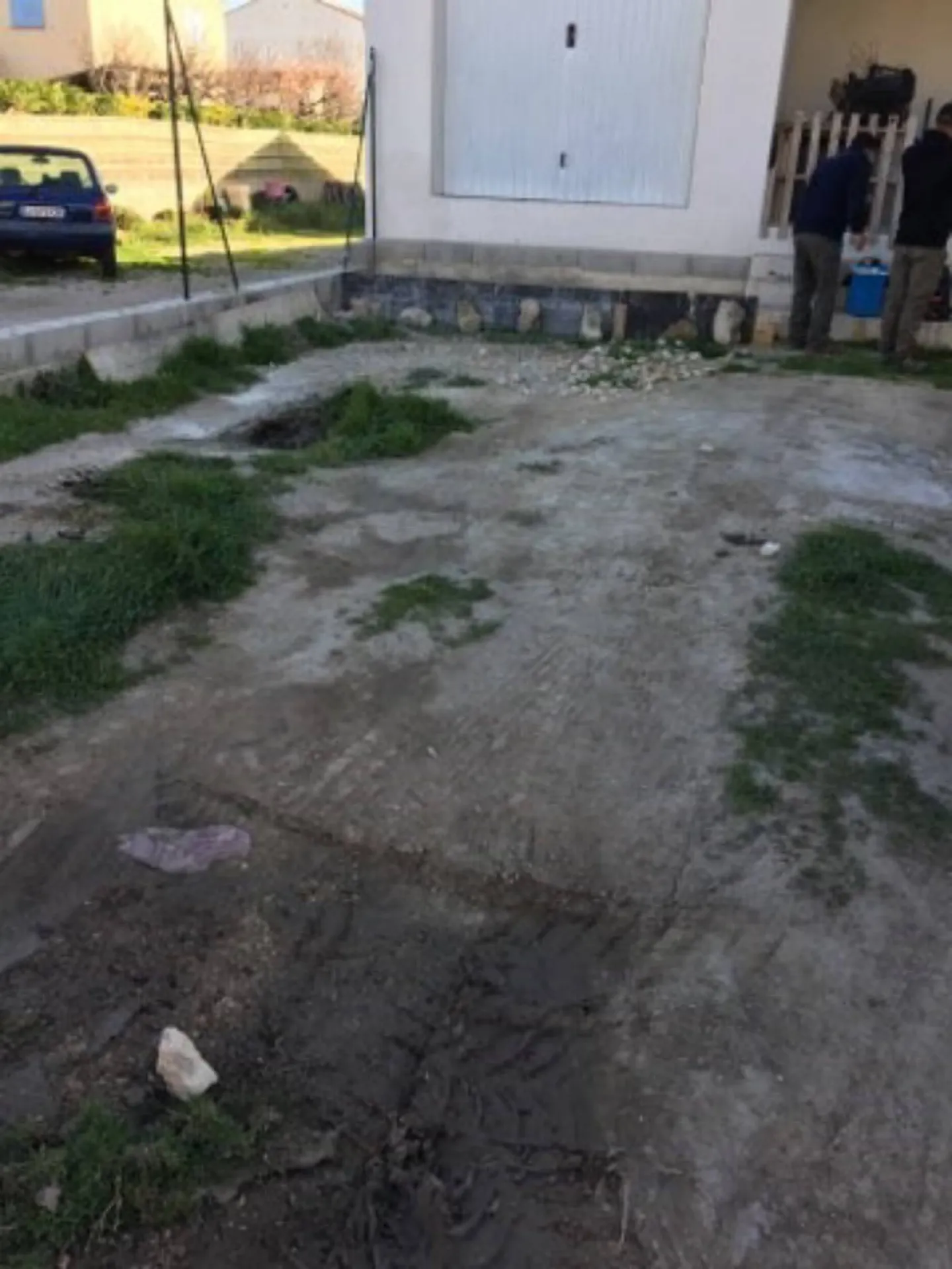 Aménagement d'une allée de maison à proximité de Salon de Provence Aménagement d'une allée de maison à proximité de Salon de Provence