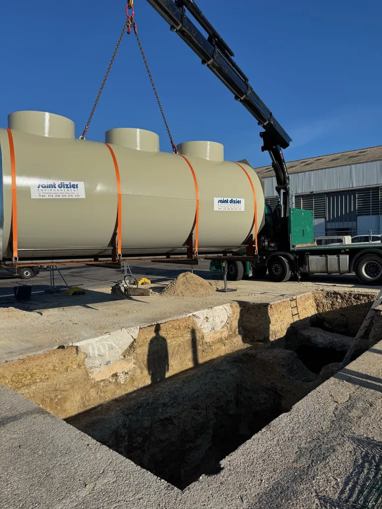 Installation d'un décanteur particulaire pour le traitement des eaux pluviales pour une entreprise à Marseille Les Arnavaux