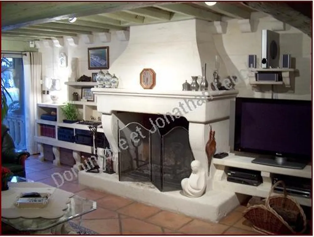 Cheminée en pierre de Fontvieille type Causette