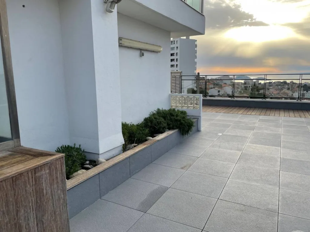 entreprise réfection de toit terrasse et dalles sur plots à Marseille