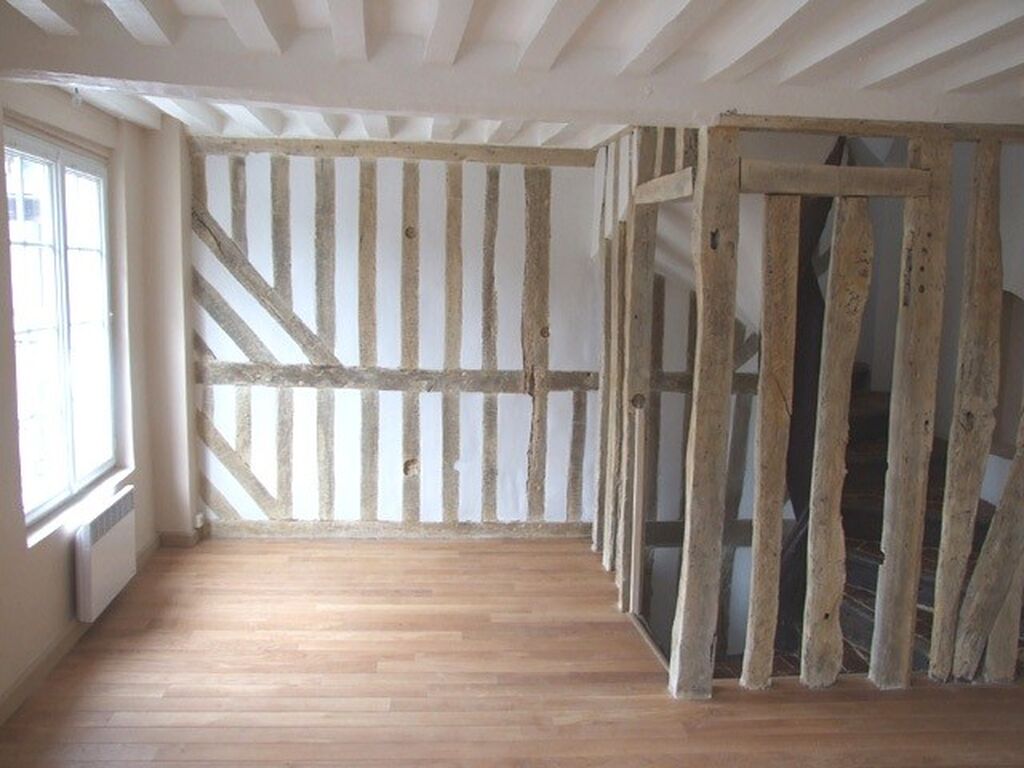 A vendre maison de ville rénovée avec gout dans un village à 30 minutes de DEAUVILLE et d'HONFLEUR.