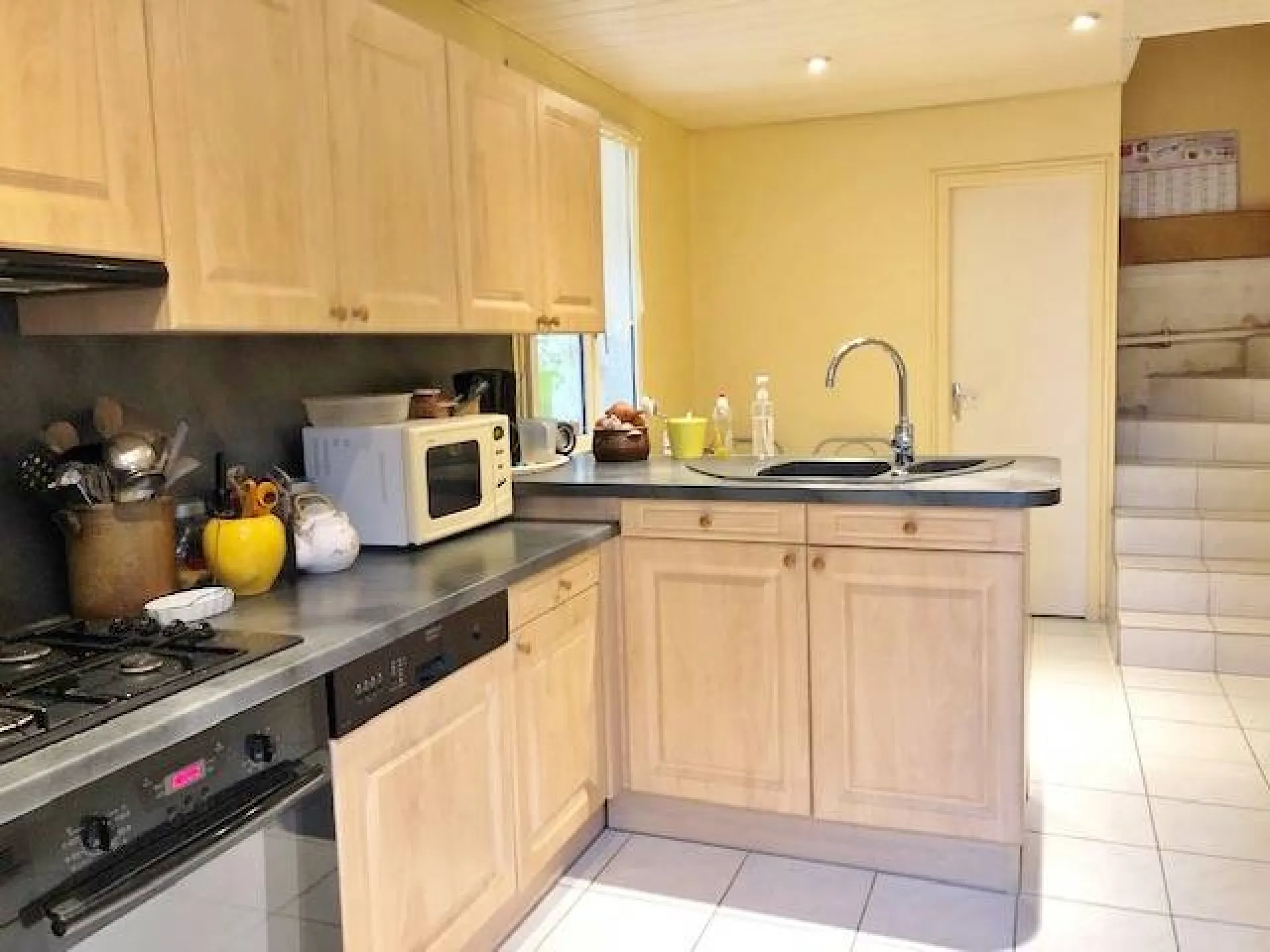 A vendre maison de village à étage avec garage proche Criquebeuf sur seine 27340