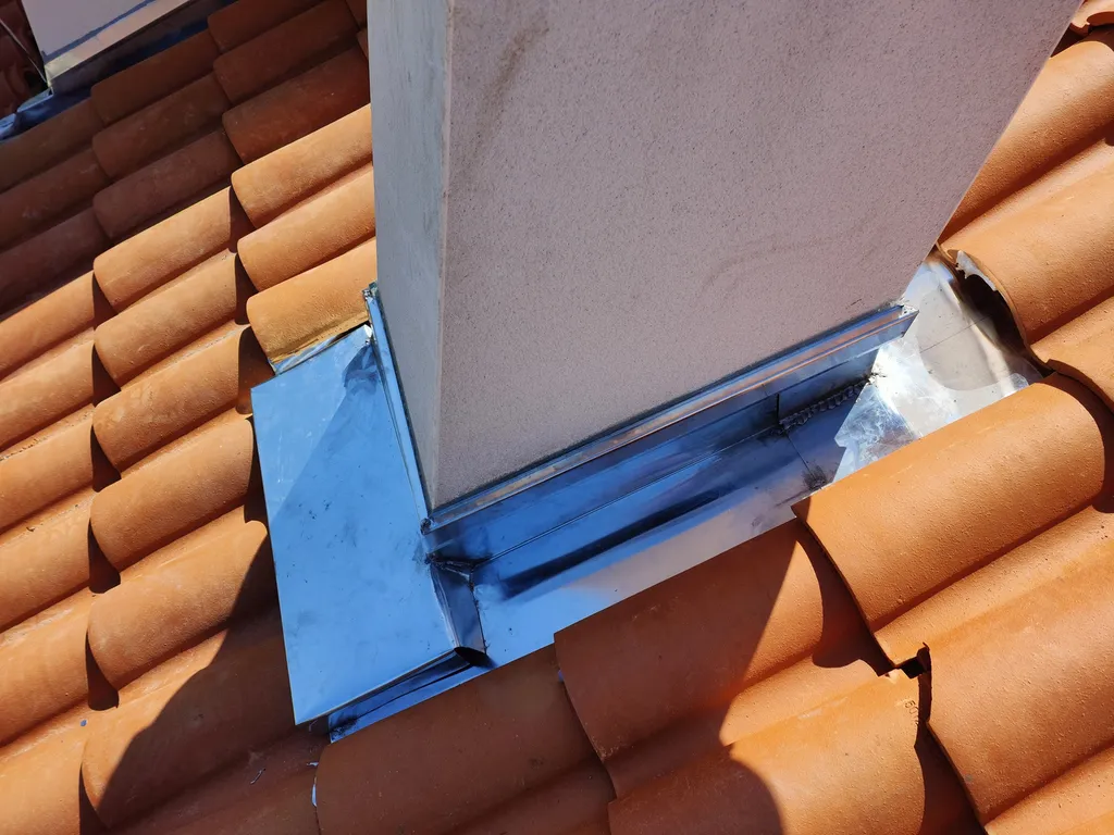 Réaliser des travaux de zinguerie pour garantir l’étanchéité de votre toiture à Draguignan et dans le Haut-Var