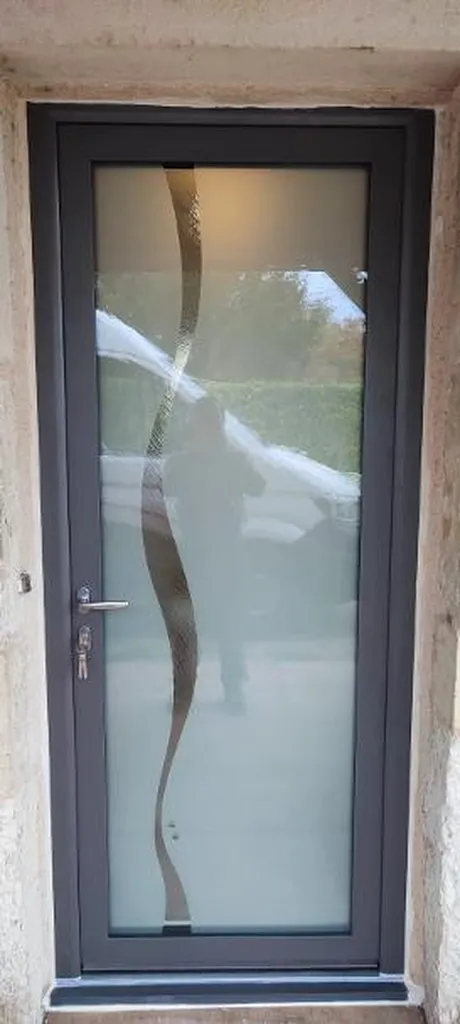 Porte d'entrée entièrement vitrée à Combertault