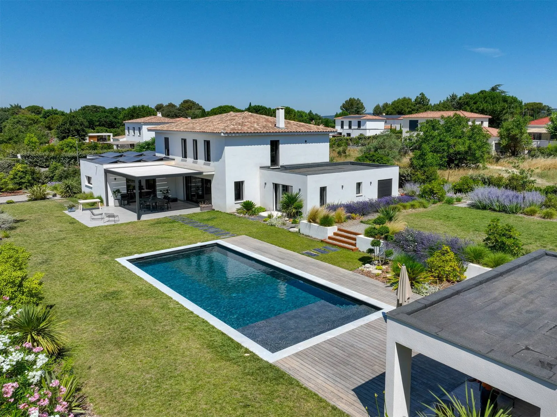 Elégante réalisation de villa contemporaine à Aix en Provence dans les Bouches du Rhône
