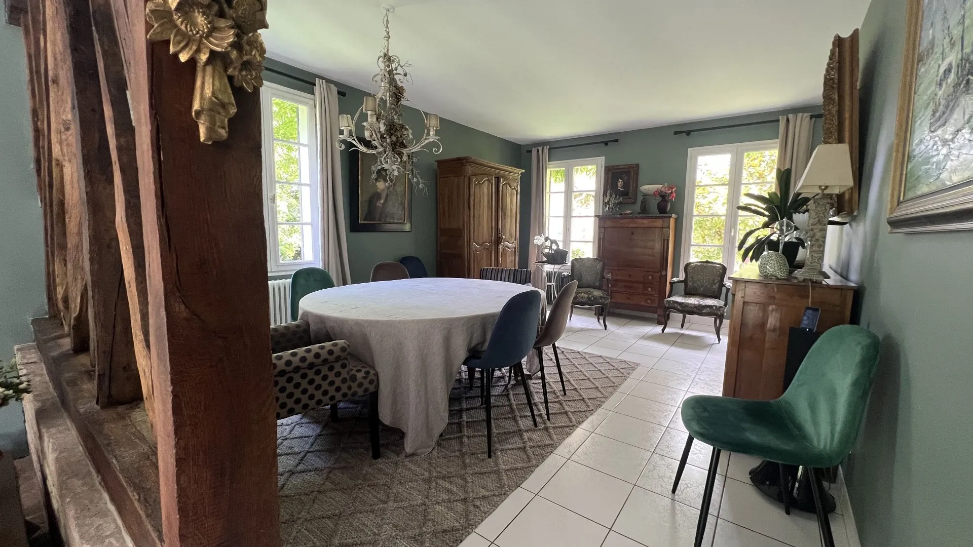 A vendre Authentique demeure normande 260m² issue de deux longères, 5 chambres, dépendances et jardin paysager 3400m², environnement privilégié proche Blangy-sur-Bresle 76340.