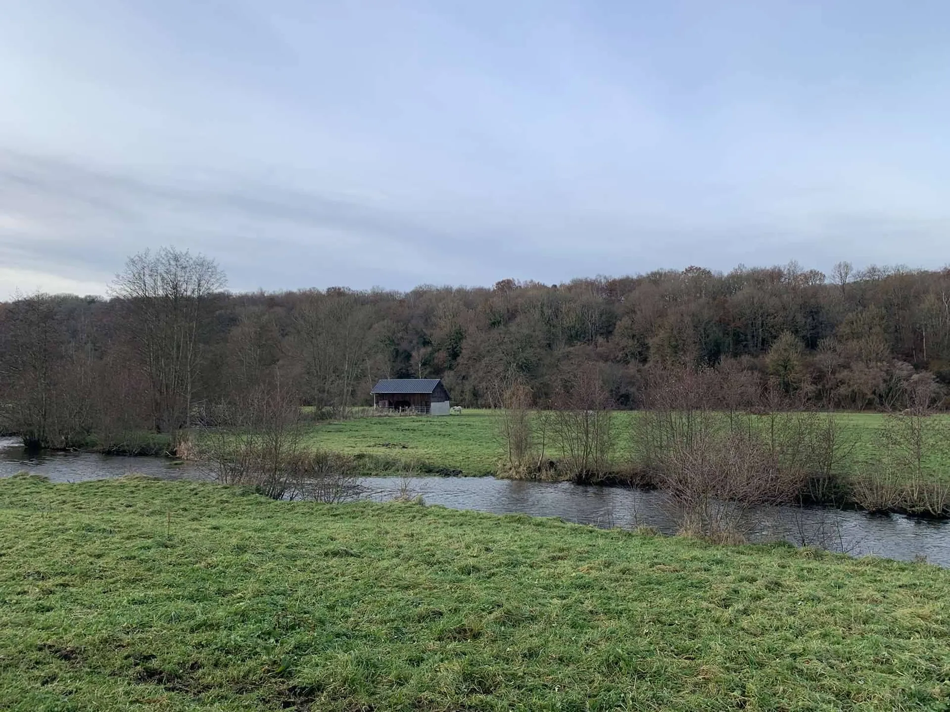 Région de BROGLIE (27270) Dans la vallée de La Charentonne : Terrain agricole sur 13 ha en nature d'herbage