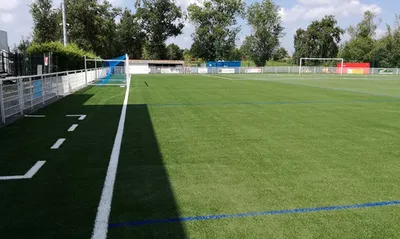 Rénovation d'un terrain de foot synthétique usé et en fin de vie