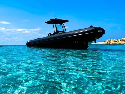 Semi rigide Phantom 260 Sea water disponible à la Trinité sur Mer en Bretagne