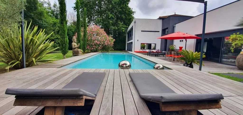 Superbe maison rénovée avec jardin à vendre à 15 km Bordeaux - quartier des Musiciens Pessac