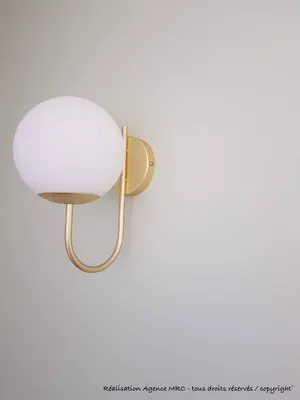 Architecte d'intérieur à Marseille 13006 pour la rénovation et la décoration intérieure : décoration douche luminaire globe peinture velour deco