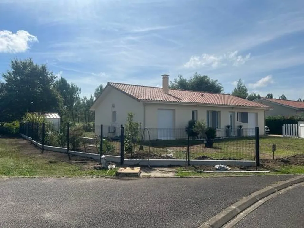 Création de clôture en grillage rigide pour préserver sécurité et intimité à Gastes