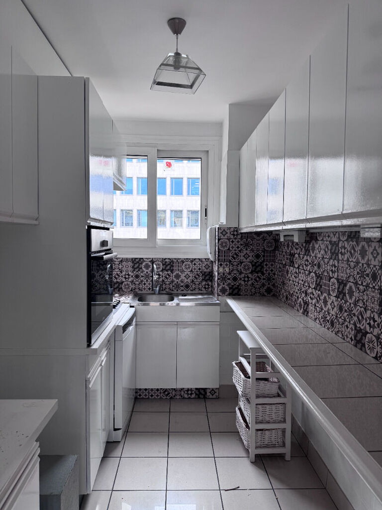 Appartement 4 chambres avec garage + cave / AVENUE JACQUES CARTIER