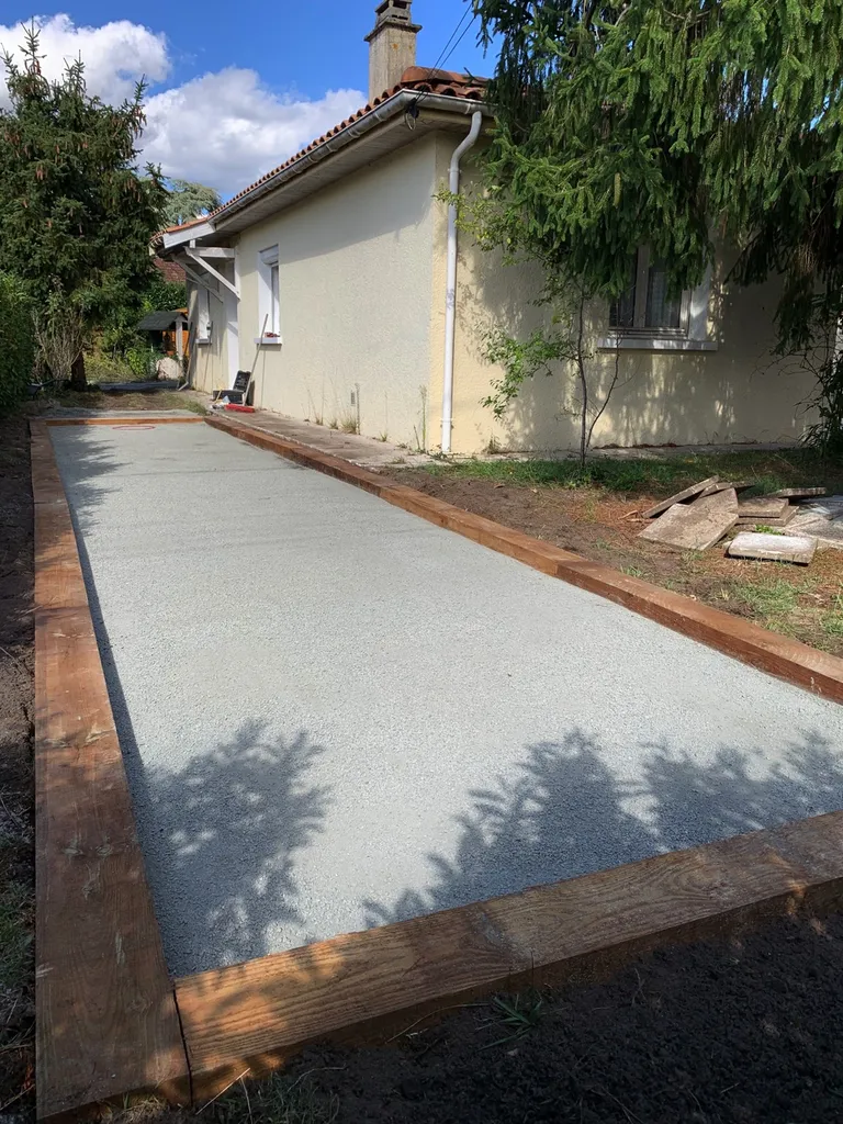 Aménagements extérieurs avec création d'un terrain de pétanque sur TALENCE proche BEGLES 