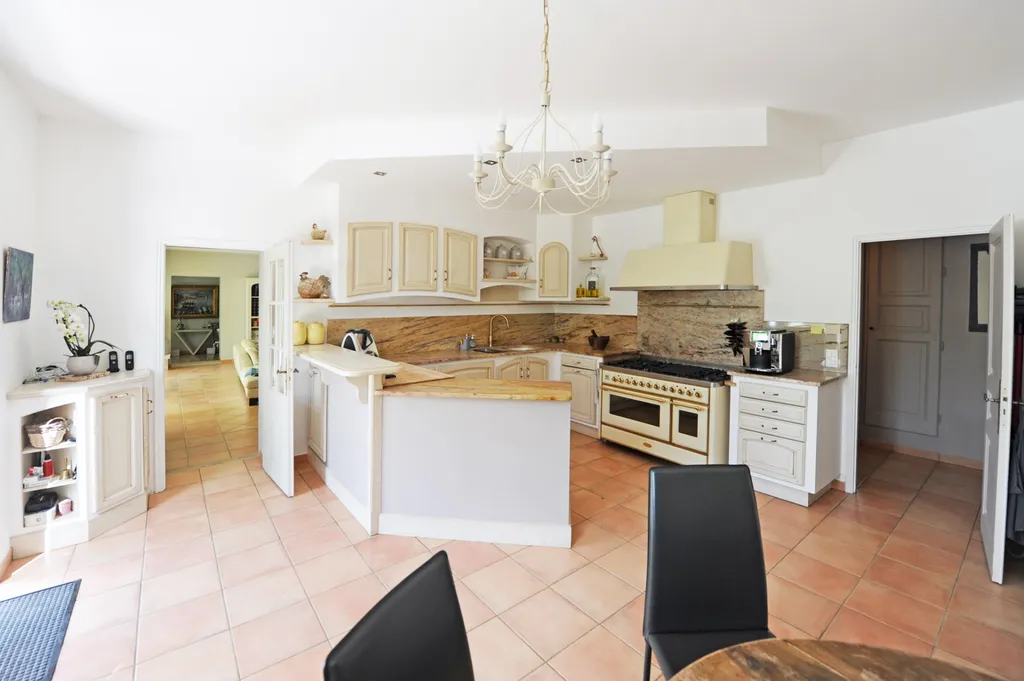 Pernes les Fontaines, Mas en pierres rénové avec piscine à proximité d'un village   