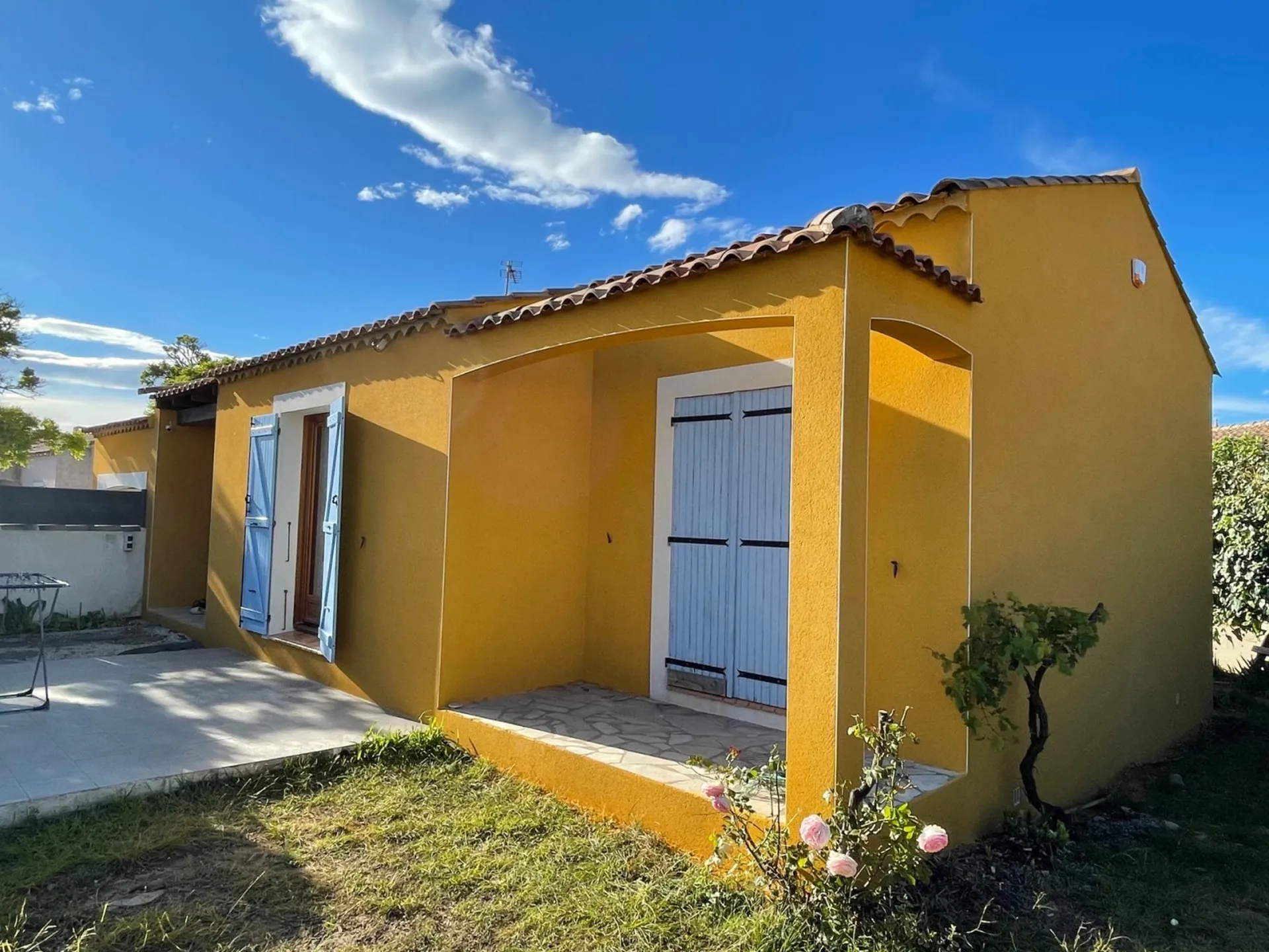 Façade gratté fin à Frontignan proche de Sète