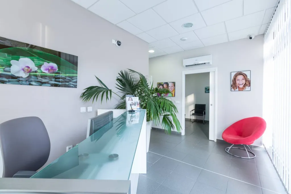 Prix implant dentaire machoire complete Marseille.Dr TOURROLIER Didier.