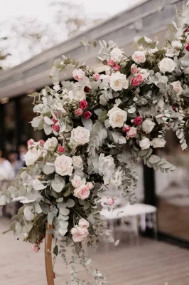 Un Pavillon raffiné pour un mariage Québécois avec cérémonie laïque vue lac dans le Bois de Boulogne à Paris