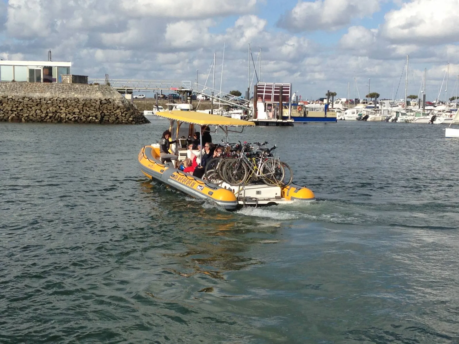 Navette bateau taxi avec vélos entre Arcachon et le Cap Ferret