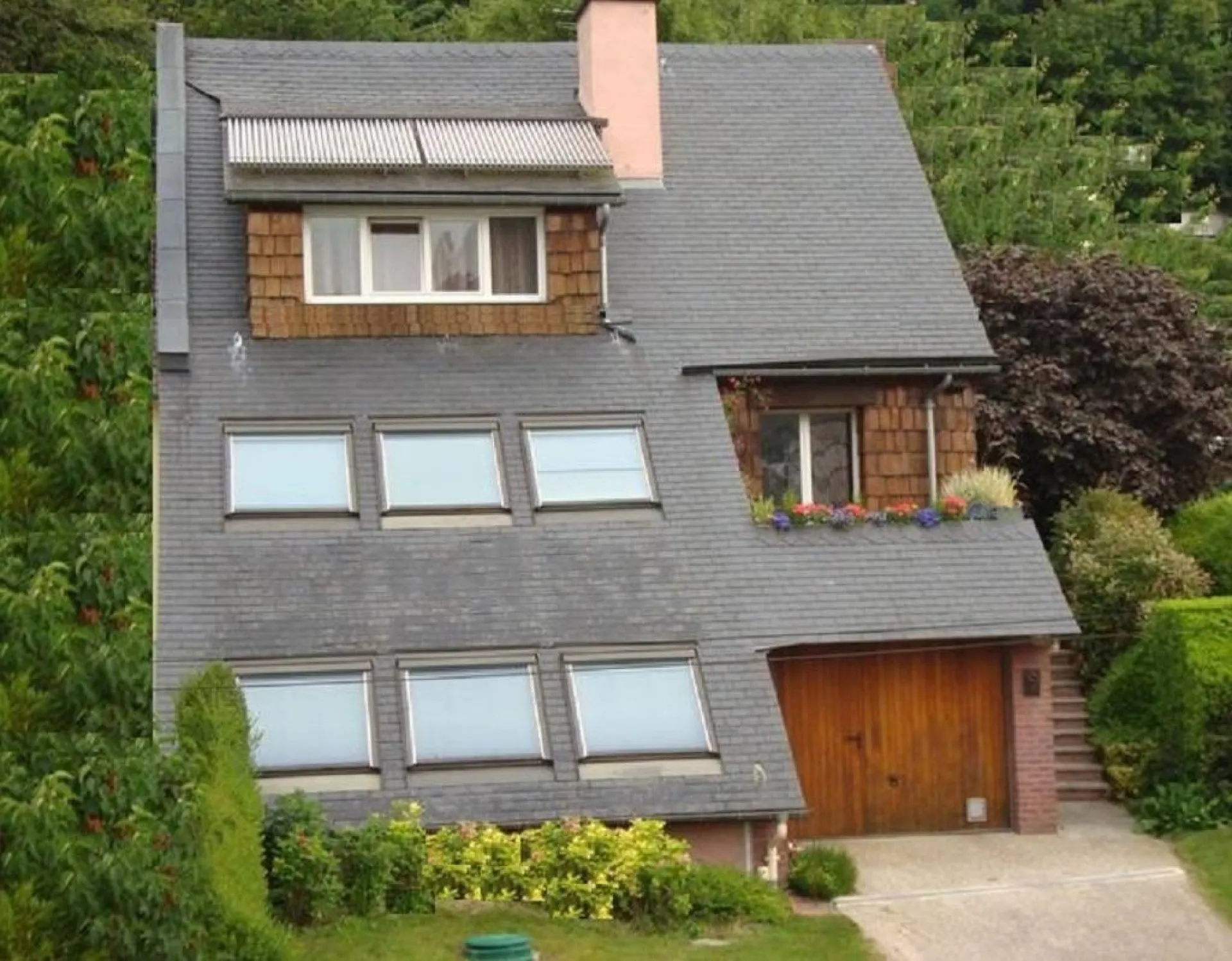 Devis Rénovation  et isolation toiture ardoise avec Velux maison proche Lillebonne