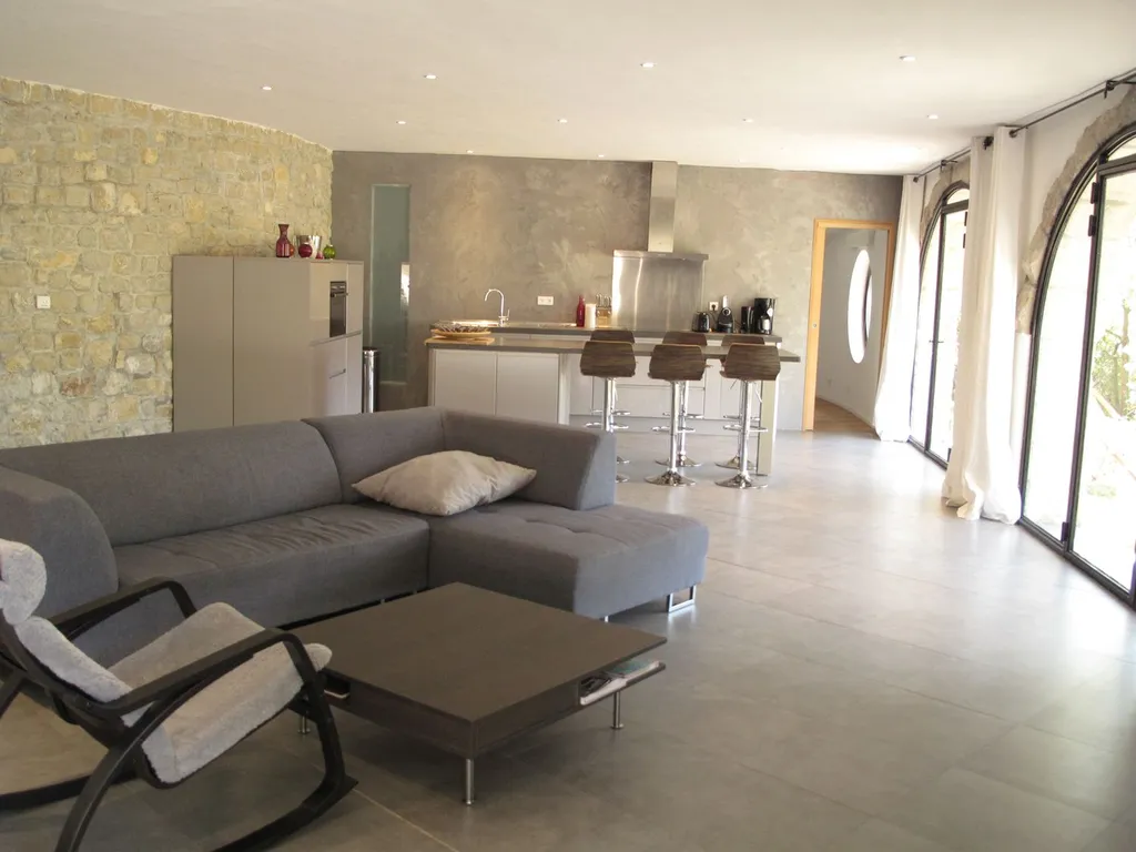 Spacieuse dépendance