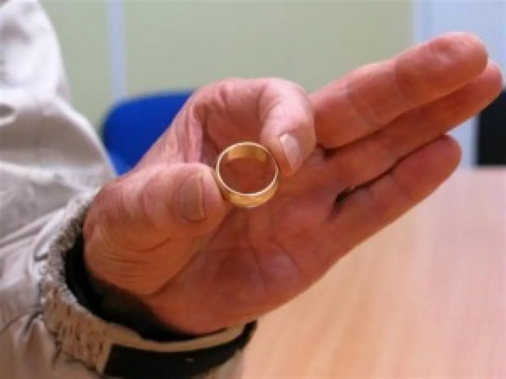 Méfiance , une fausse bague circule.