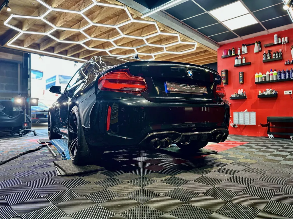 Detailing auto lyon spécialiste du traitement céramique et de la protection carrosserie sur BMW M2 voiture sportive