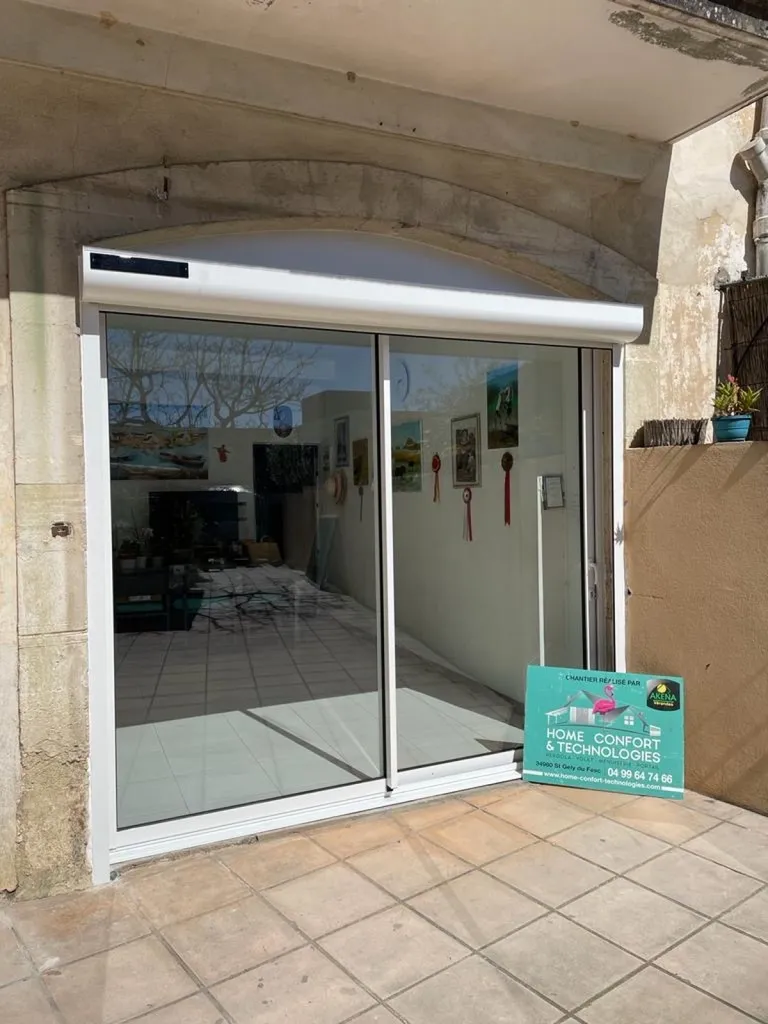 Installation d’une baie vitrée en aluminium sur la commune de Vauvert entre Nîmes et Montpellier