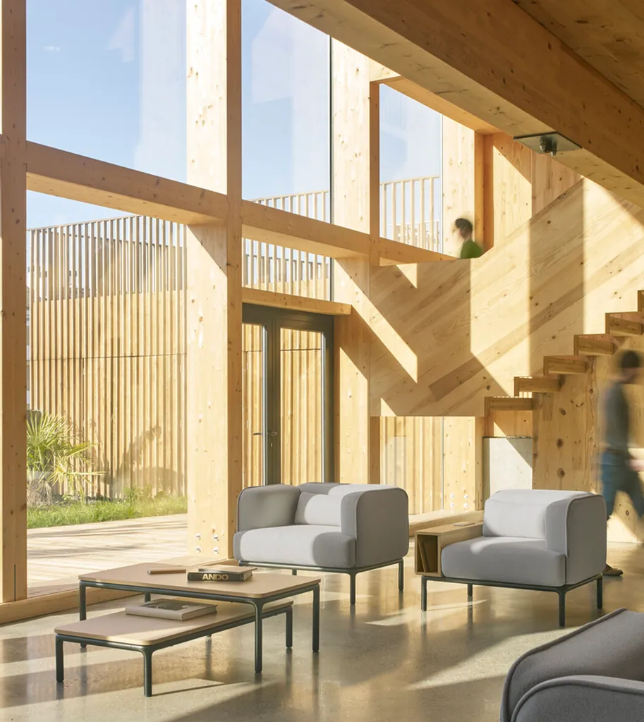 Canapé et Table basse contemporain à Nîmes Gard