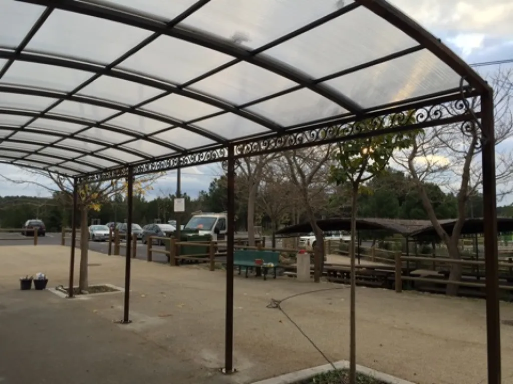 FABRICATION ET POSE DE PERGOLAS ET TONNELLES SUR MESURE A MARTIGUES DANS LES BOUCHES DU RHONE PRIX COMMUNIQUE RAPIDEMENT