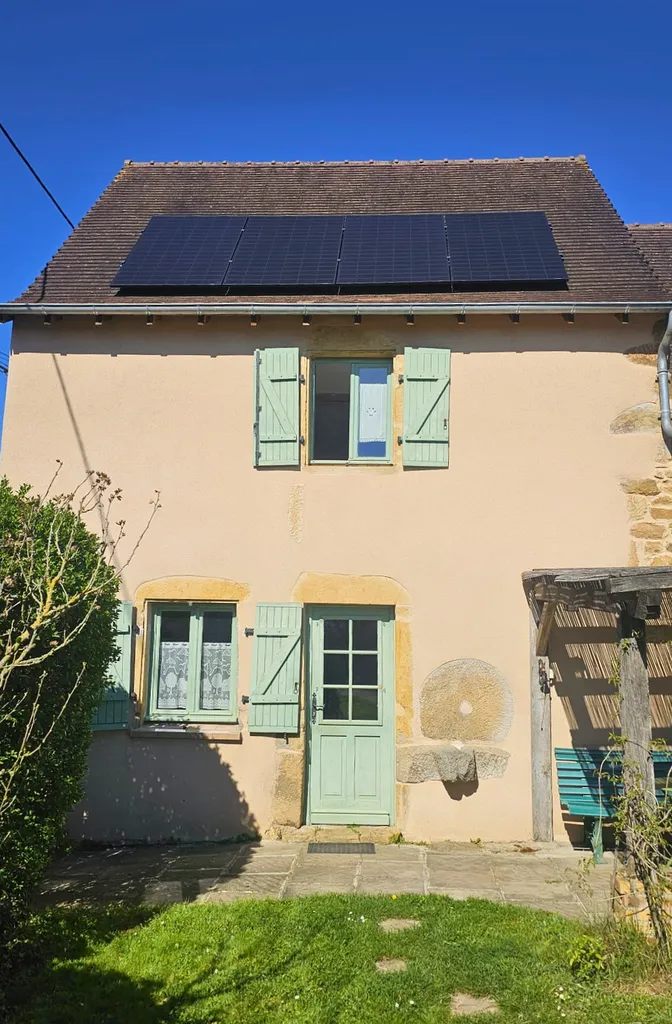 Installation photovoltaïque de 2 kWc avec batterie virtuelle mylight150 à Orliénas près de Brignais dans le Rhône par 3 Baies