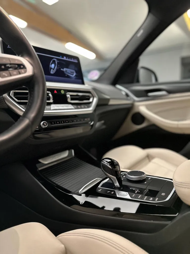 Entretien de l'habitacle en profondeur sur un BMW X3 à Le Mans (72)