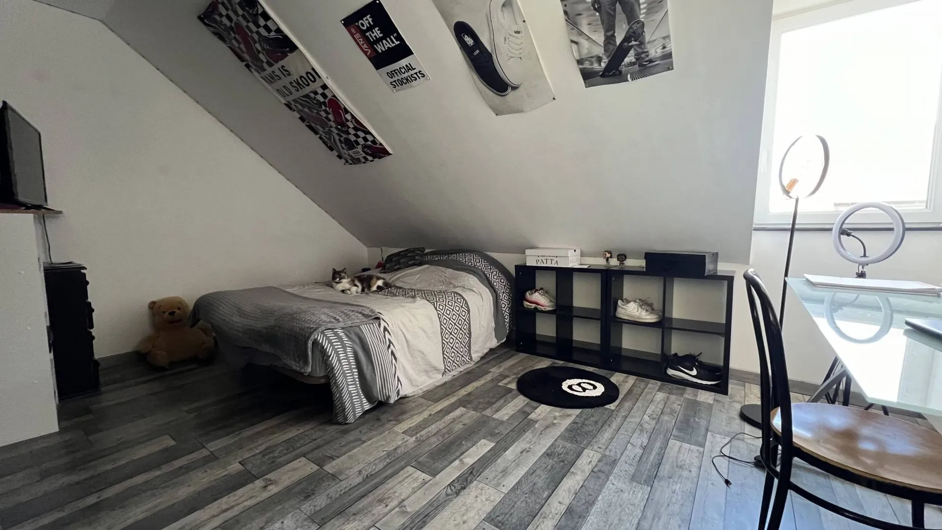 A vendre Maison de ville 120m², 5 chambres, bureau, garage, terrasse 18m², terrain arboré 260m² et sous-sol 45m², située au cœur de Eu 76260.