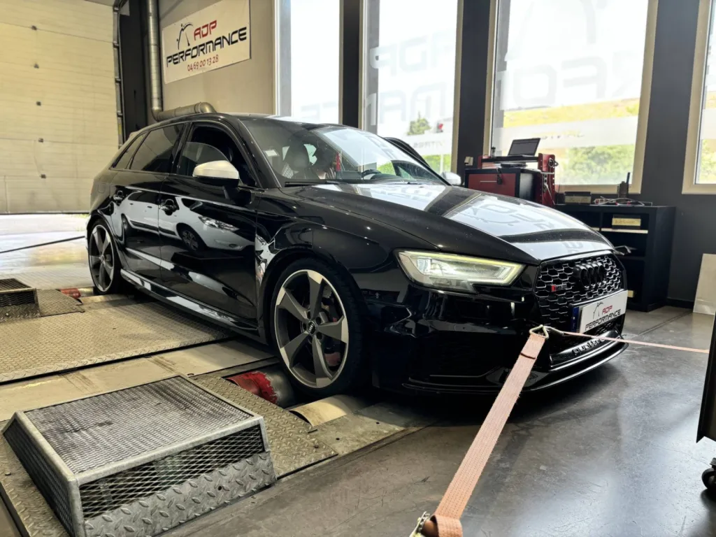 Installation et Fourniture Admission Eventuri Audi RS3 8V1 367 chez ADP-Performance Aix-en-Provence