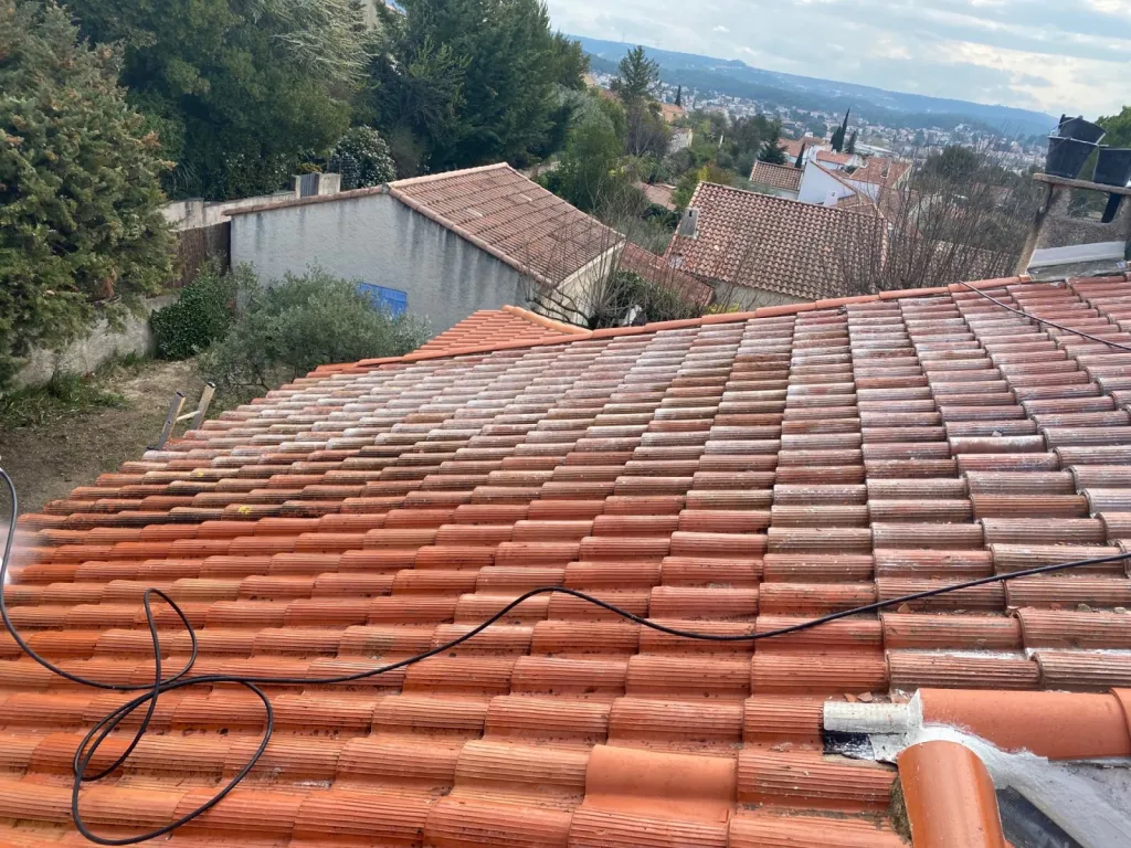 application nettoyant de toiture sur aix en provence