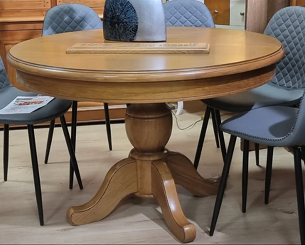 Vente d'une table ronde chêne massif.
