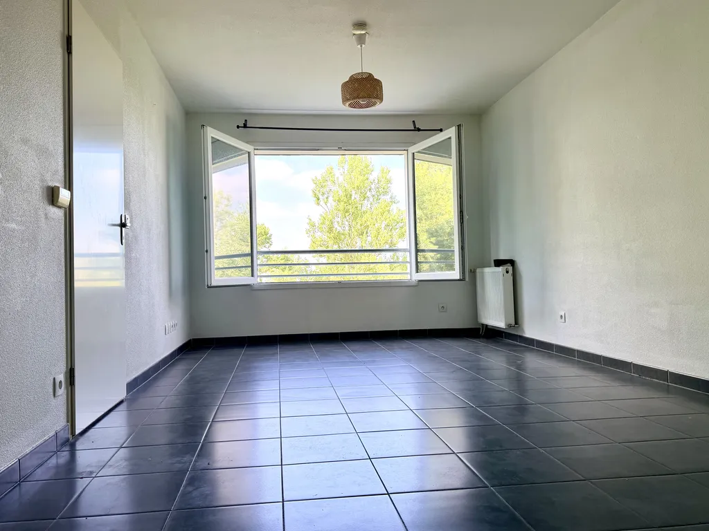 Acheter un appartement récent T2 41m2 avec ascenseur à Floirac proche de Bordeaux  parking  exterieur securisé environnement calme proche commerces et transports