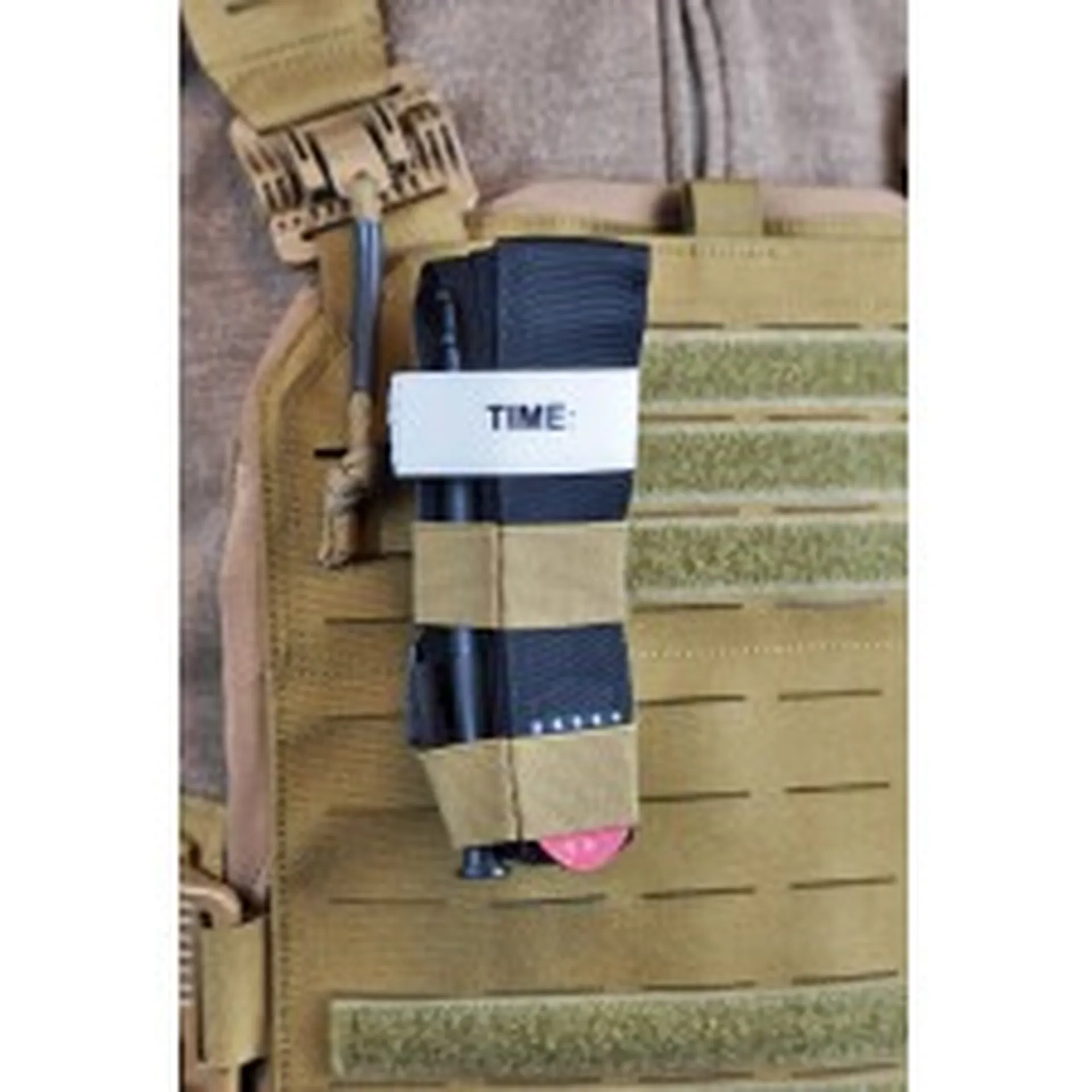Pochettes et systèmes MOLLE militaires modulaires organisation équipement terrain France entière