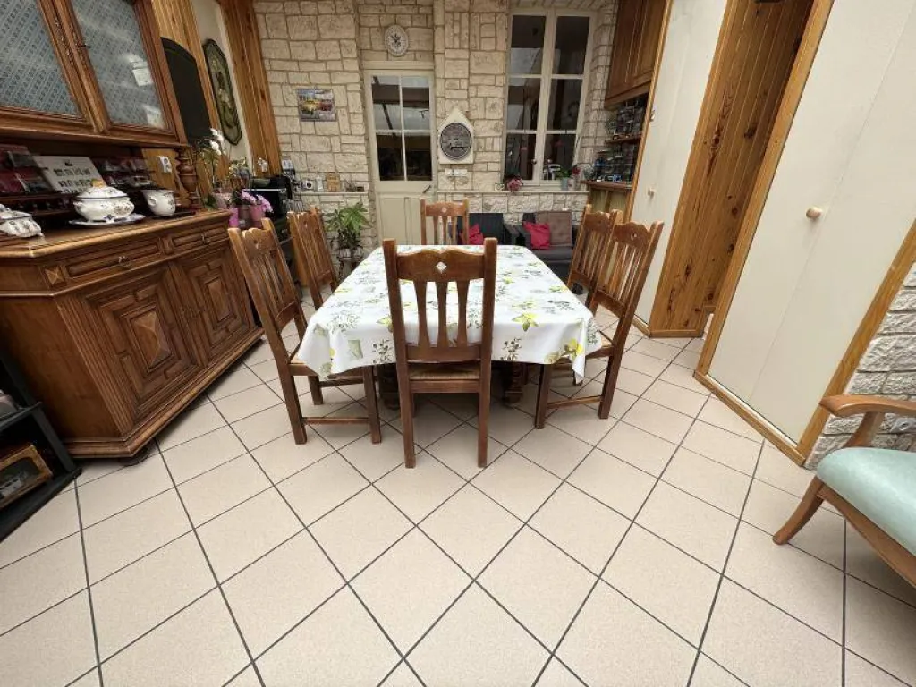 A vendre belle MAISON BOURGEOISE de 165 m² habitables édifiée sur 645 m² de terrain