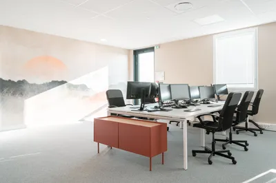 Agencement d’un open space RSE pour entreprise à Talence, conception par architecte d’intérieur