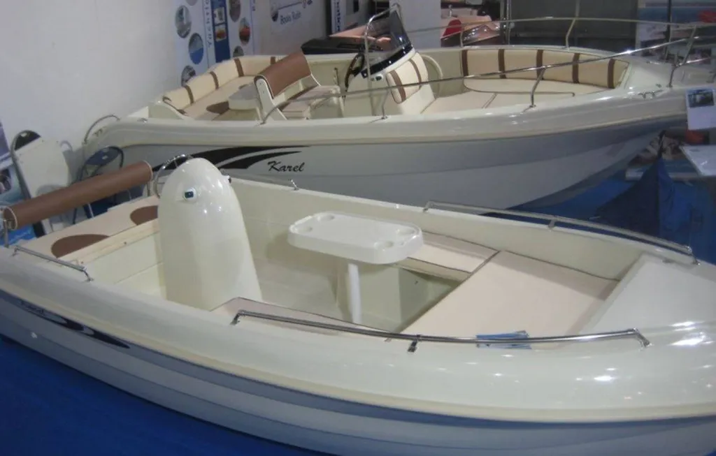 Bateau sans permis à louer piur 5 personnes près de Sanary-sur-Mer