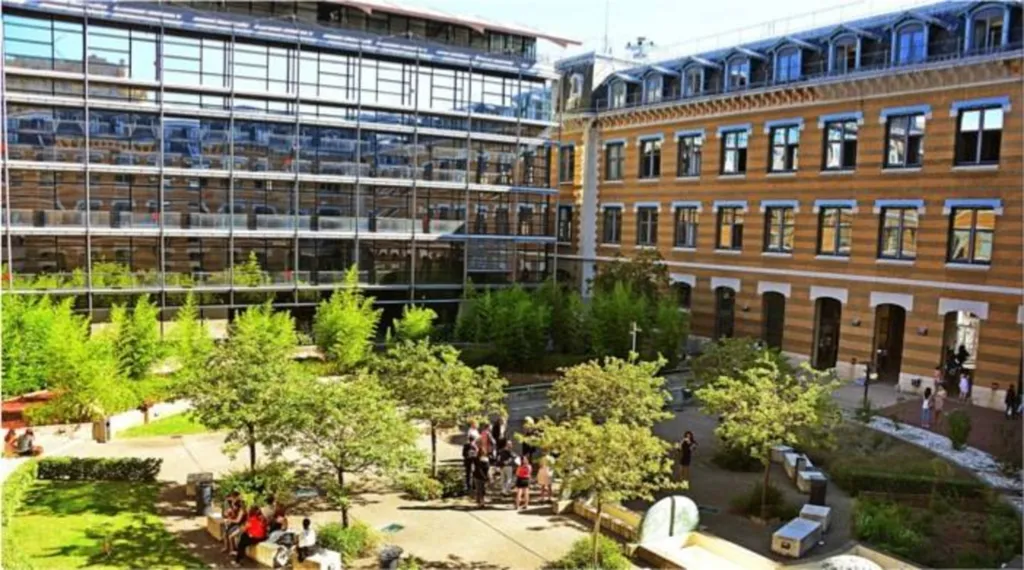 Vente de 2 appartements en plateau à aménager dans un immeuble art déco avec ascenseur dans la rue Pensier à Lyon 8